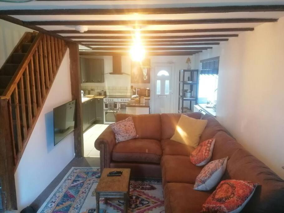 The Old Barn, Cosy Townhouse In Leominster Villa Dış mekan fotoğraf