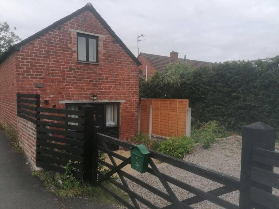 The Old Barn, Cosy Townhouse In Leominster Villa Dış mekan fotoğraf